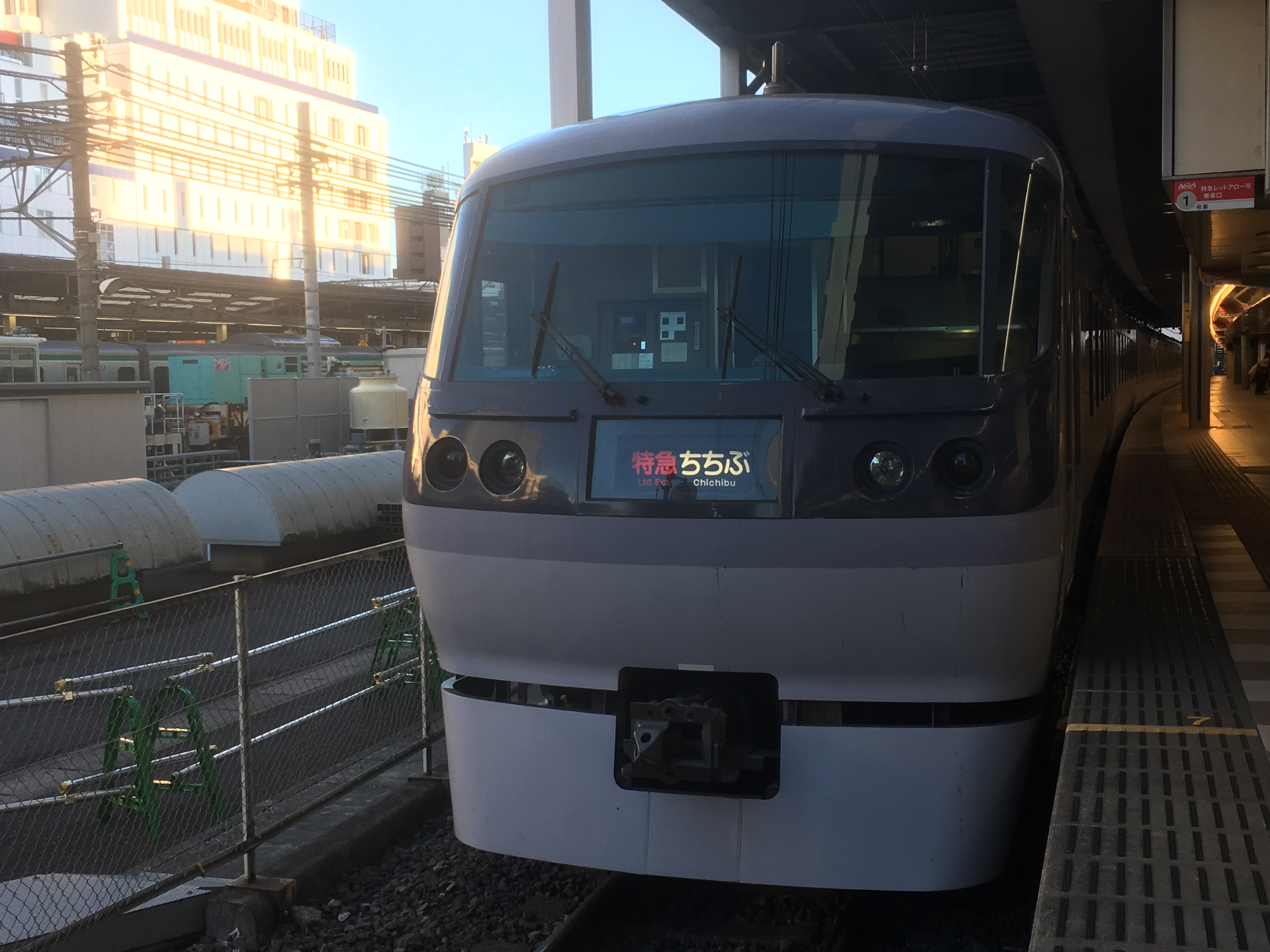 西武鉄道に新型特急車両 Laview ラビュー 登場 今までのレッドアロー号の運命は 司法書士行政書士きりがやブログ きりログ